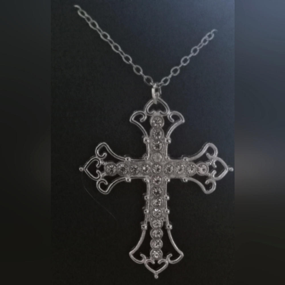 Elegant Silver Cross Pendant Necklace